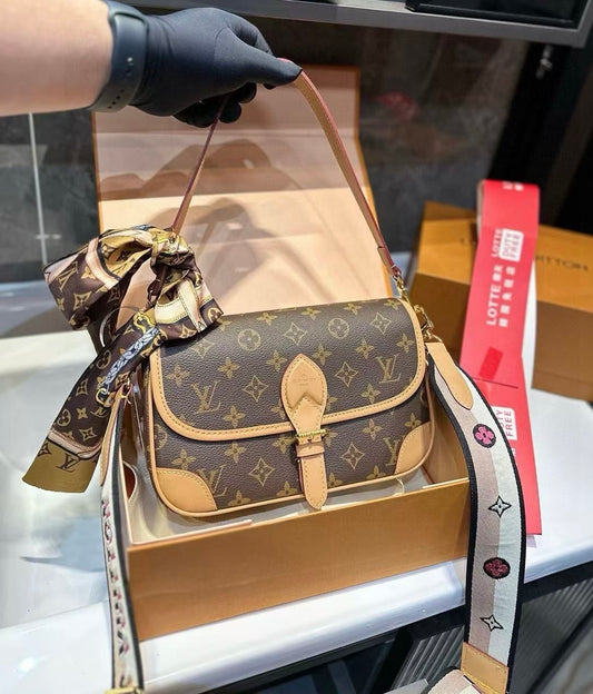 Shoulder Bag w/ thick strap